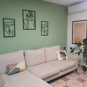  Apartament Away From
